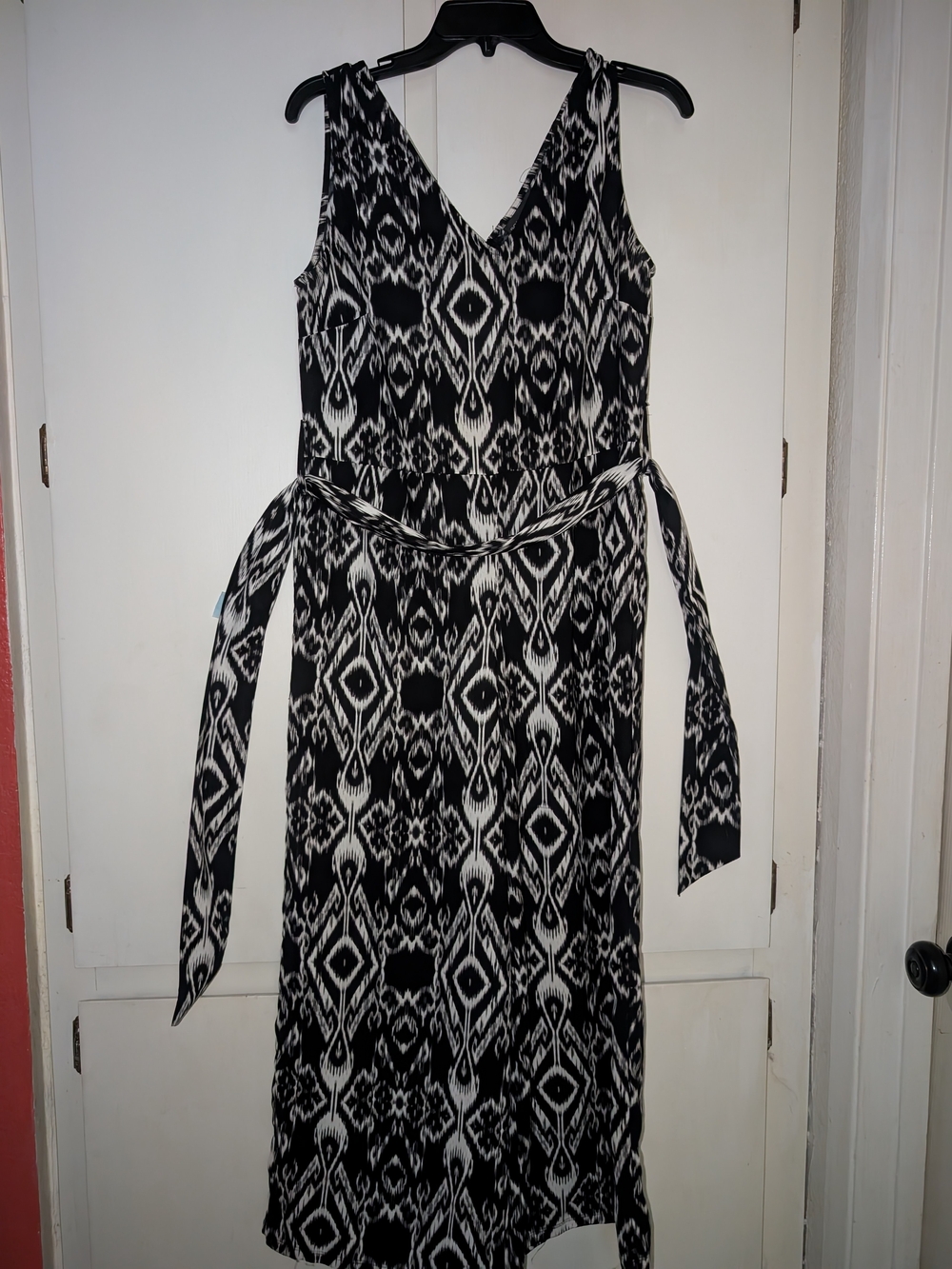 BOLD elements Black & White V-Neck Tie-Waist Jumpsuit